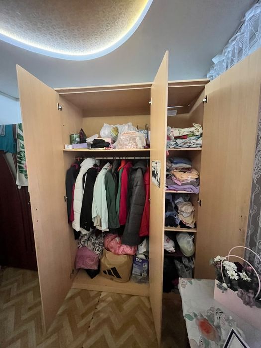 Продам шкаф в спальню б/у