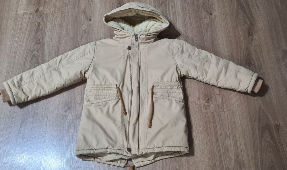 Куртка на девочку 7-8 лет