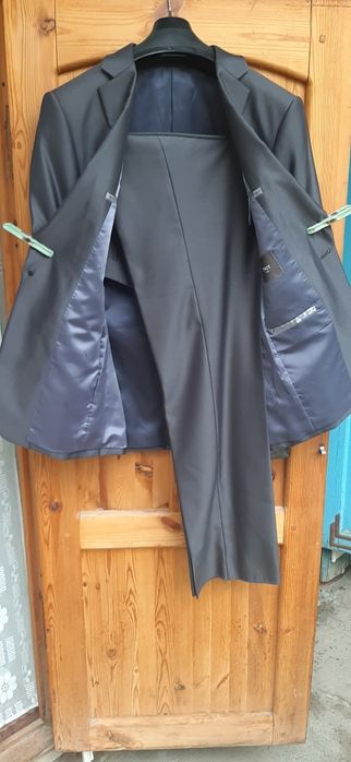 Вечерний костюм продам.