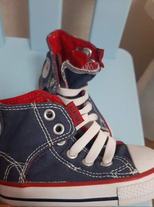 Бебешки маратонки New Balance и Converse