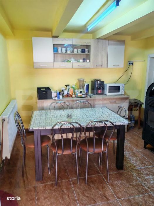 Casa cu 3 camere, 218 mp, zona Lazuri