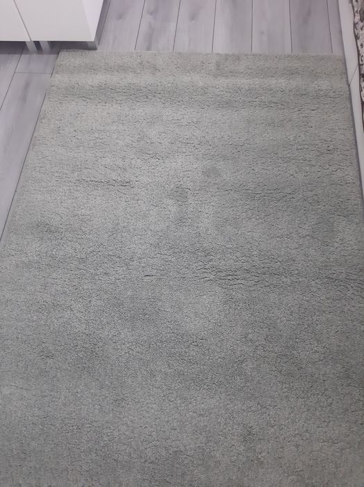 Vând covor gri 140×200