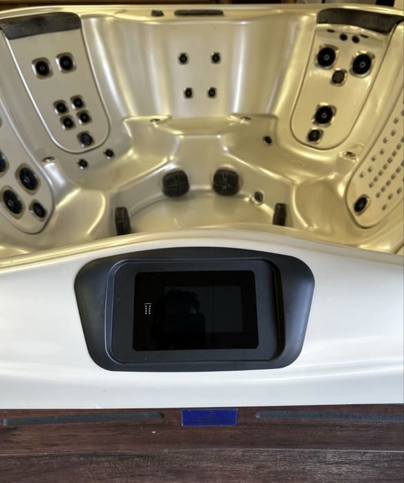 Супер луксозно джакузи всички екстри цена 5100 евро