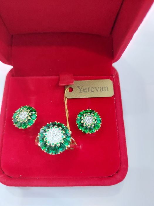 Продам бриллиантовый комплект