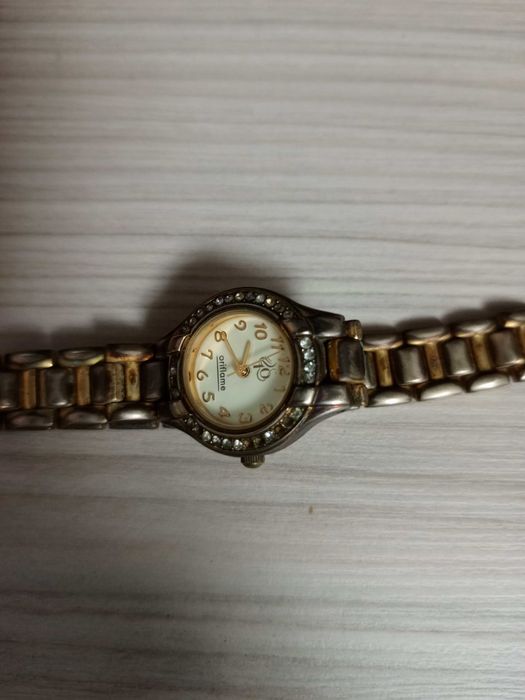 Продам женские ручные часы