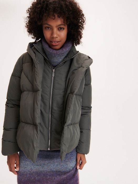Vând geacă puffer Reserved, culoare verde prăfuit