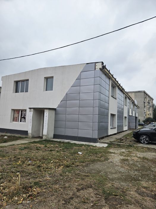 Inchiriez spatii birouri/ comerciale