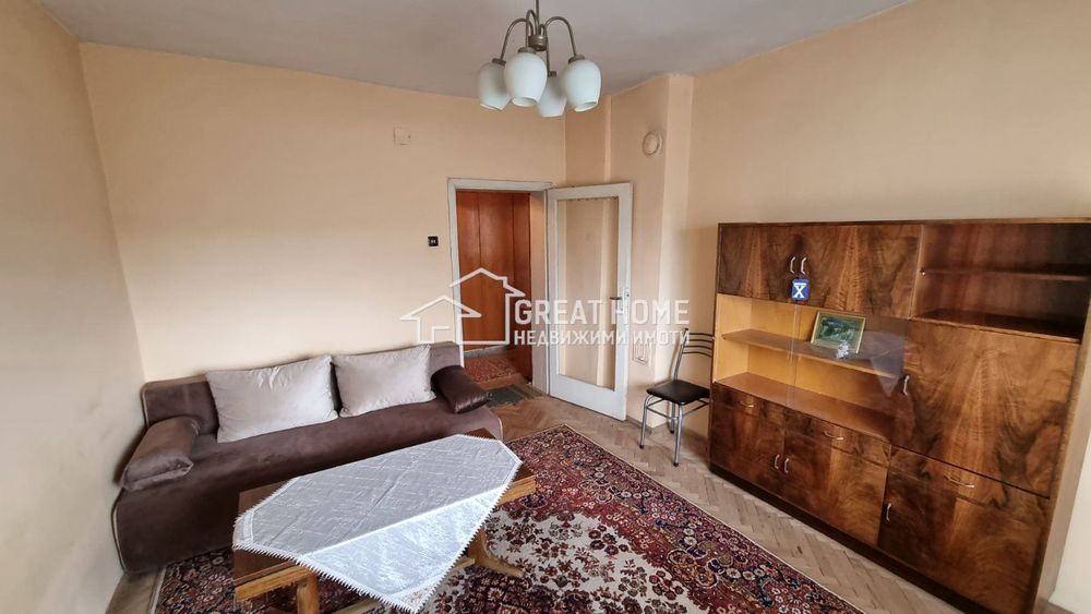 Дава се под наем Тристаен апартамент в Търговище, Център - 66 кв.м за 91767.36 € - Снимка #1