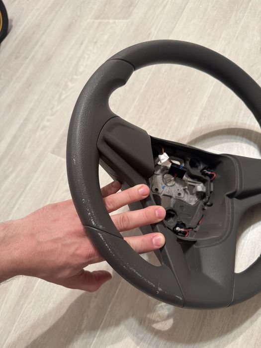 Продам руль на кобальт