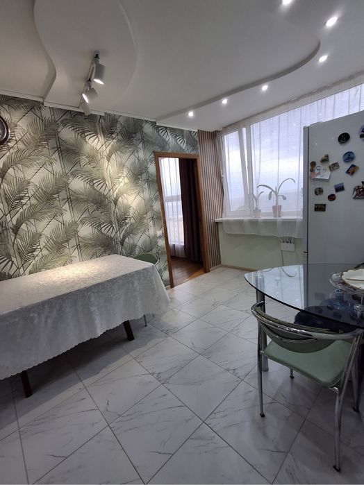 Продам квартиру 4 комн. 15 мкр