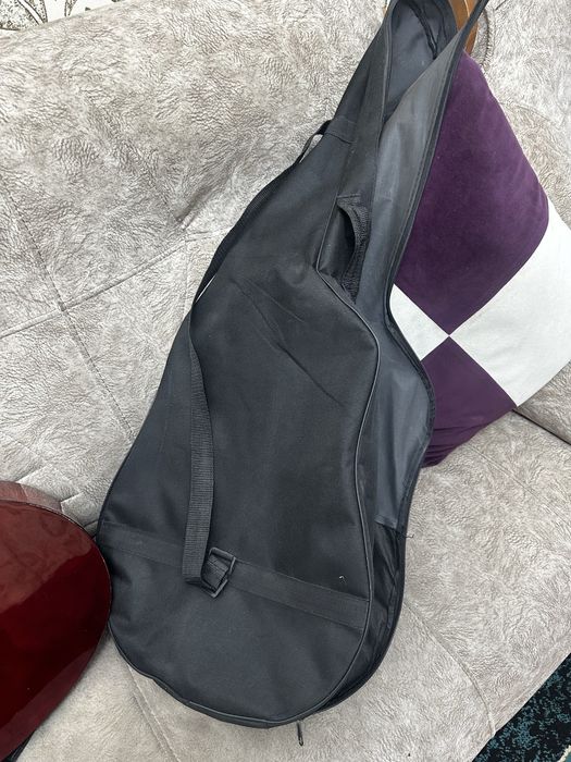 Акустическая гитара