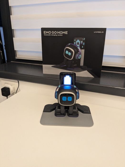 Robot interactiv EMO GO HOME Living AI