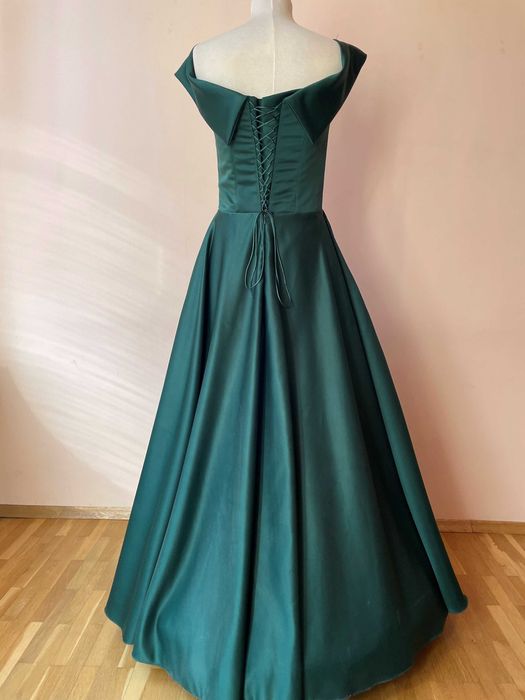 Бутикова бална рокля с опция за прибавяне на чанта