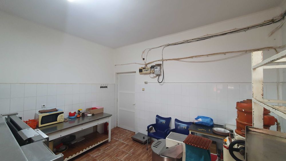 Spațiu de închiriat complet echipat pentru producția de patiserie și cofetărie