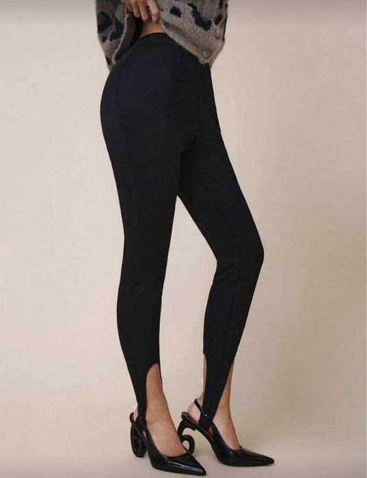 Черен клин по тялото – еластичен и удобен