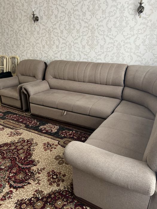 Б/У угловой диван 2.10x160 и кресло