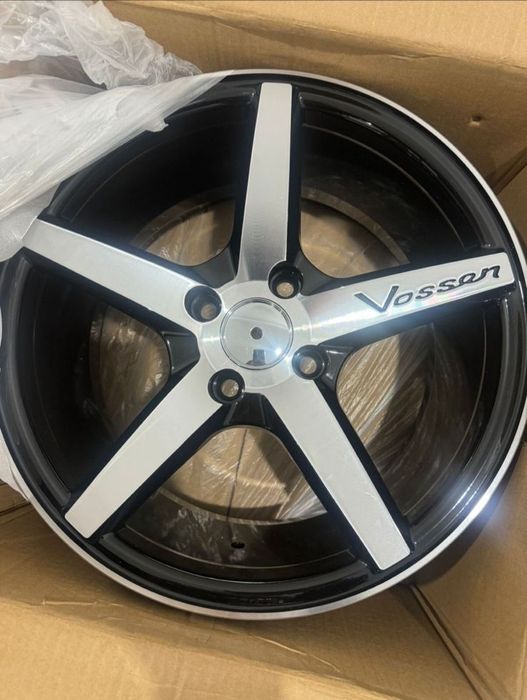 Продам летние шины с дисками Vossen