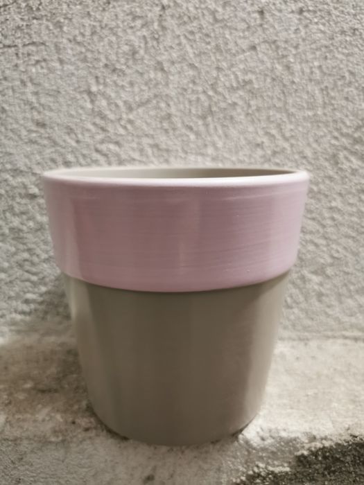 Порцеланови саксии, сувенири.