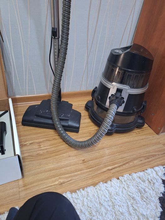 Продам пылесос Roboclean aura