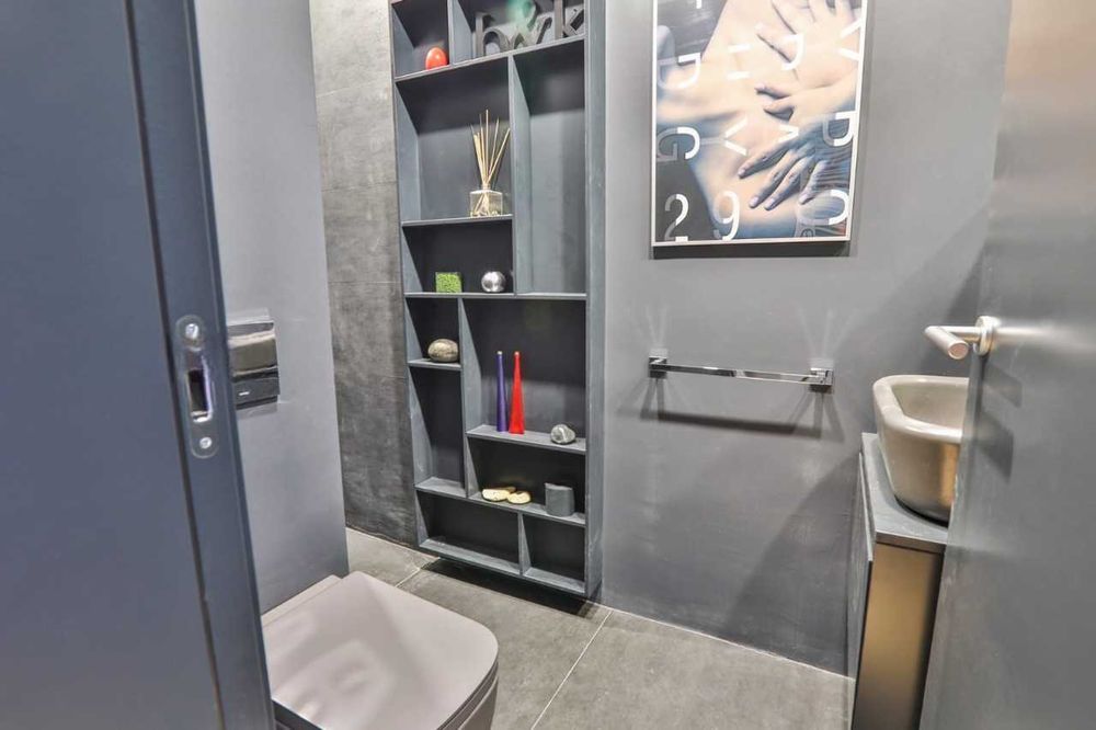 Дава се под наем Двустаен апартамент в София, Център - 70 кв.м за 1275 € - Снимка #7