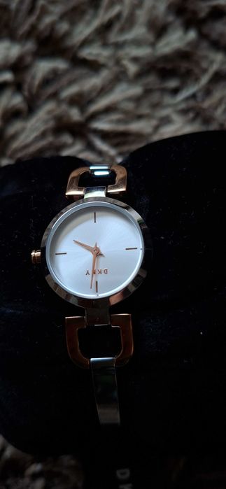 Ceas de dama ,nou ,in cutie marca DKNY
