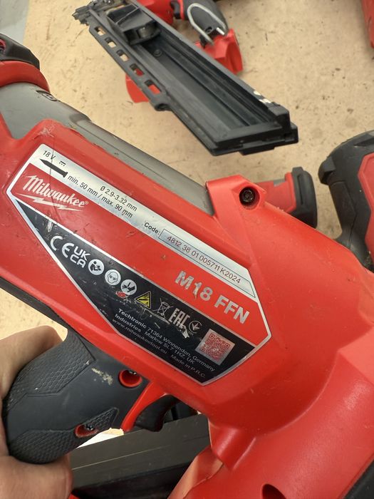 Pistol de batut cuie milwaukee m18