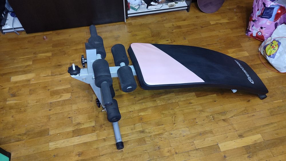 Bancă abdomen curbată reglabila