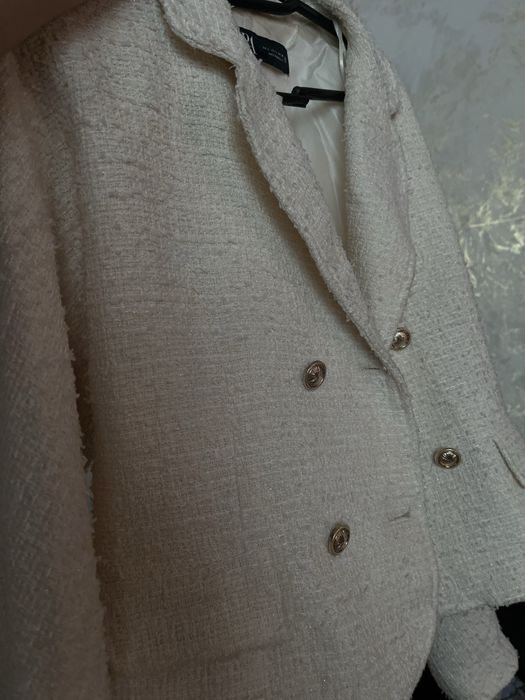срочнооо короткий пиджак от Zara