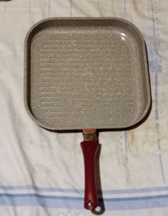 Vând  tigăi grill cu capac Schmiter
