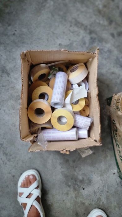 Продам клейкие ценники.