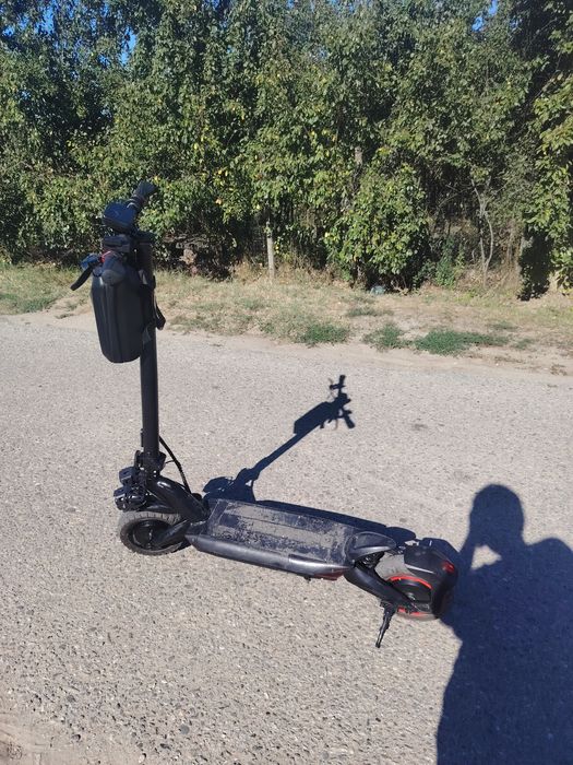 Vand trotineta electrică+casac cadou