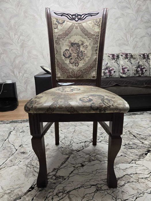 Продаются стулья 6 шт. местного производства.