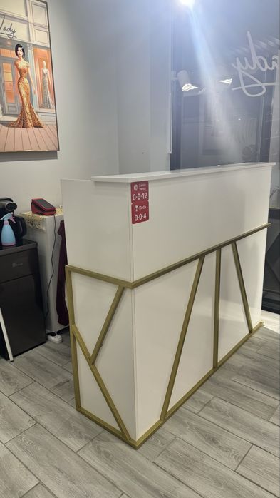 Продам ресепшн-касса, стеллажи