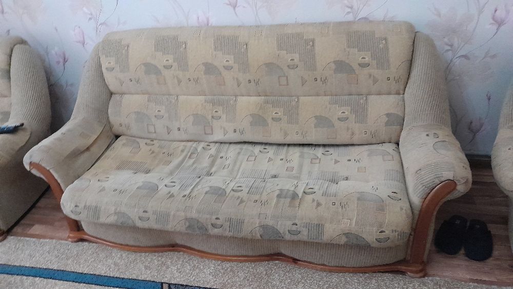 Раздвижной диван и 2 кресла