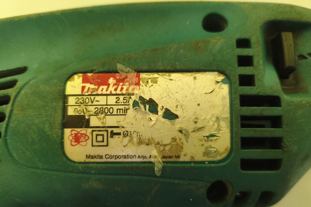 Bormașină electrică cu cablu Makita 710W