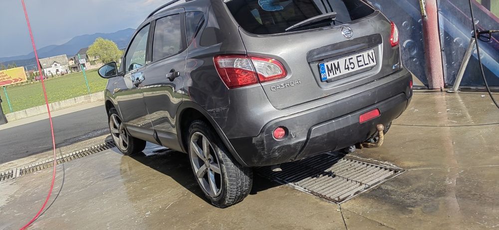 Nissan qashqai anul 2012..