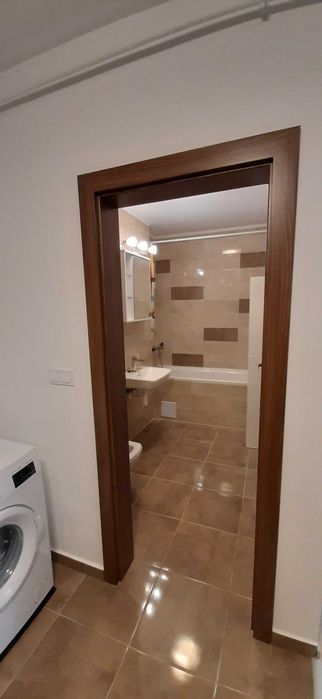 Studio etaj 1 - Maurer/ 40 mp/ loc parcare privat/ boxa subsol