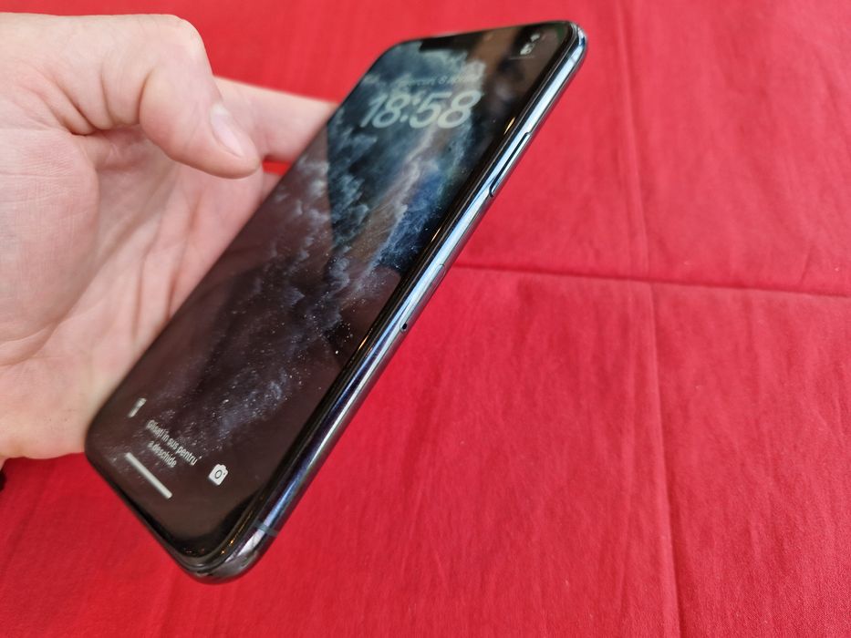-Iphone 11Pro, 64Gb, 4Ram, Black bat: 100% stare foarte buna poze real