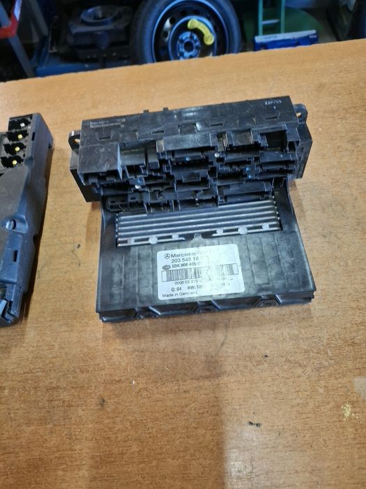 Modul baterie Mercedes W212 W 204 Panou Siguranțe  Mercedes W203  1.8i