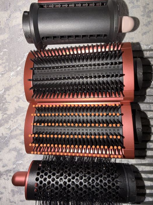 Продаю  Dyson напишите