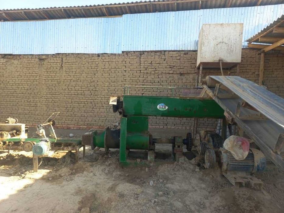 Hom g'isht ishlab chiqarish uskunasi sotiladi