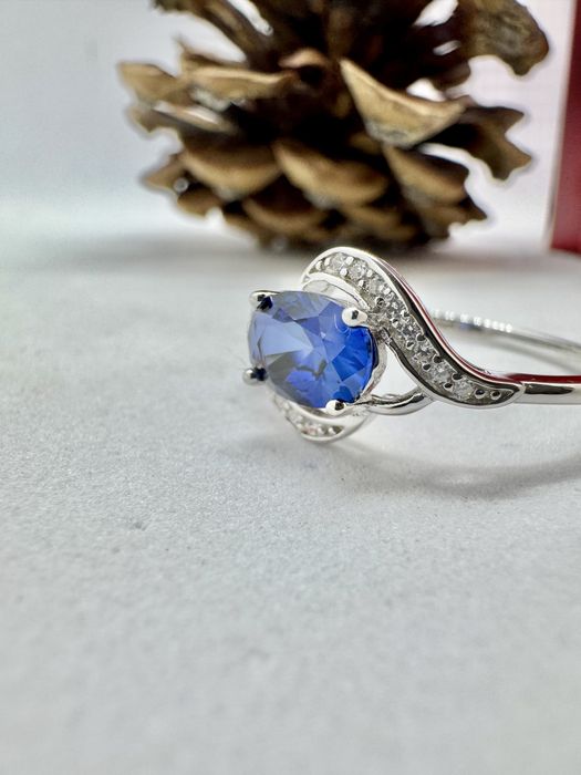 Сребърен пръстен със синтетичен сапфир