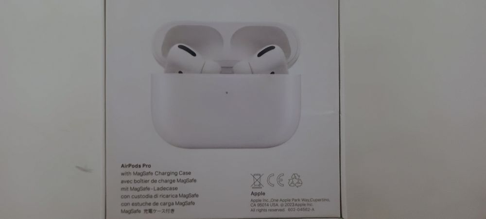 Air Pods  продам