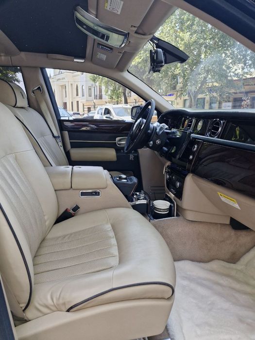 Rolls-royce phantom v idealnomsostoyanie