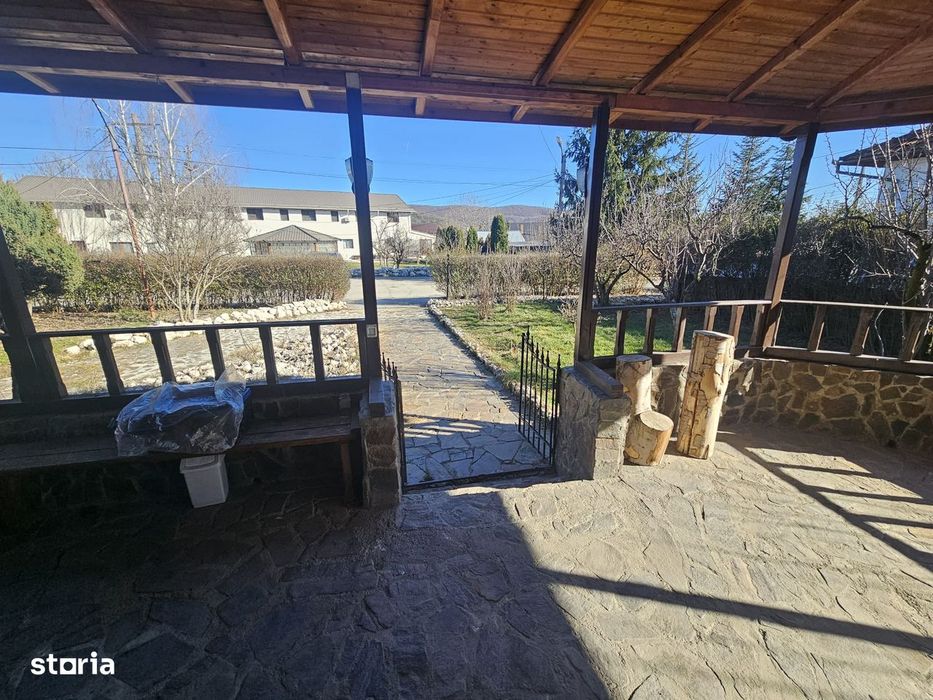 Casă de închiriat în Curtea de Argeș.