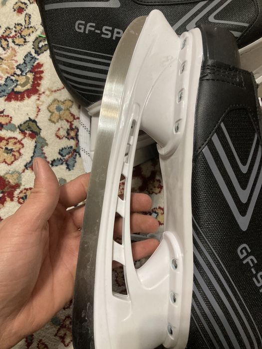 Продам коньки новый