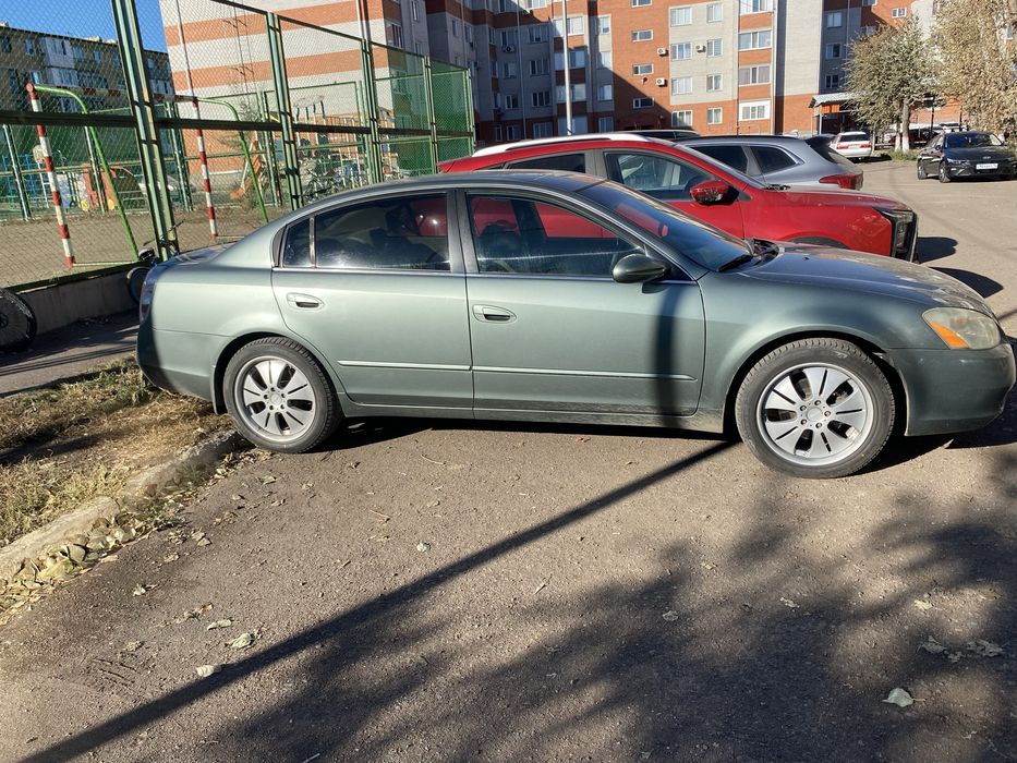 Обменяю две машины на квартиру