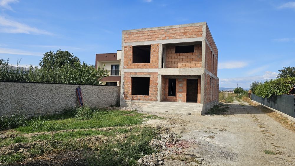 Vand casă p+1 caramida la roșu