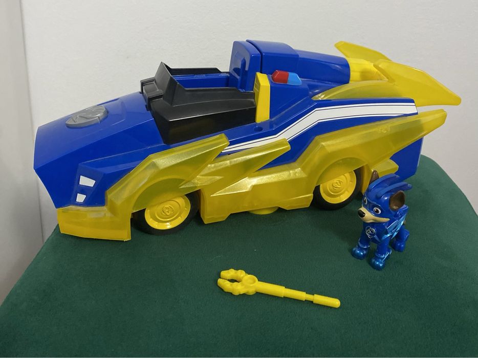 Patrula Catelusilor, Chase cu masina care se transforma