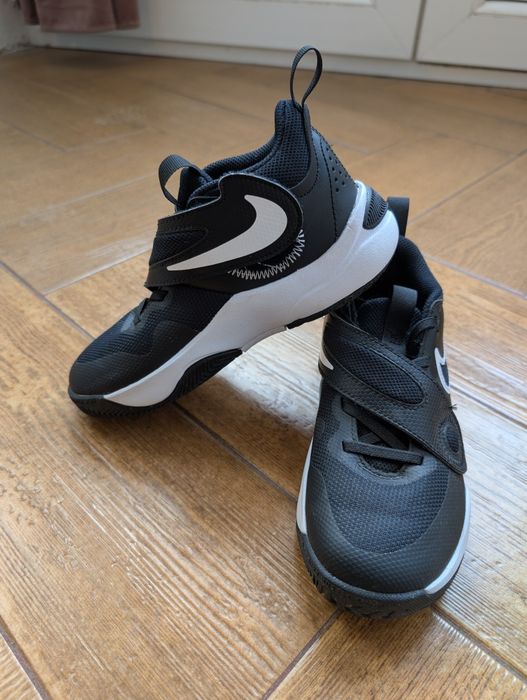 Adidași copii Nike Team Hustle 32